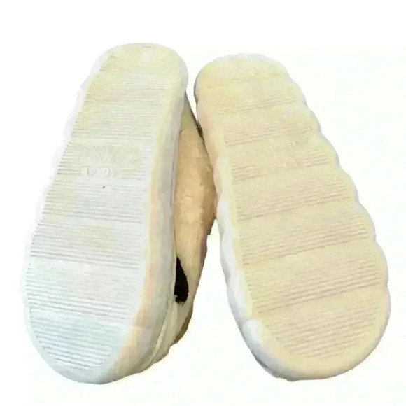 NWT cow slippers with socks size 7.5-8.5 women - Picture 4 of 8